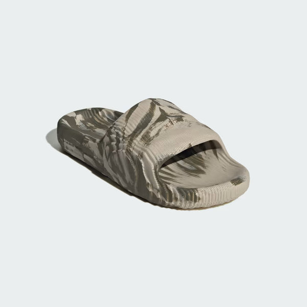 ADILETTE 22 SLIDE, Wonder Beige / Olive Strata / Core Black