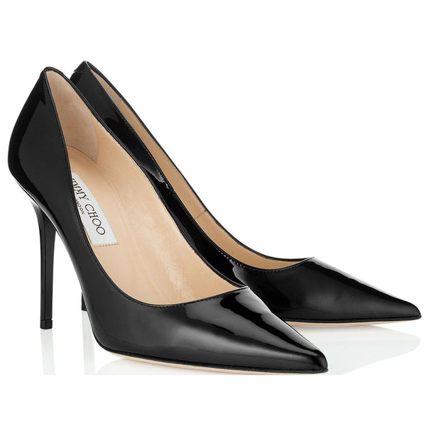Pointed toe pumps in black patent leather