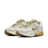 NIKE ZOOM VOMERO 5, LIGHT BONE/MEDIUM OLIVE-NEUTRAL OLIVE