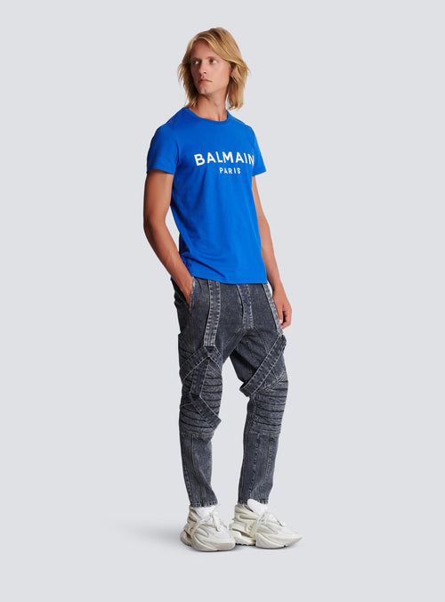 BALMAIN COTTON T-SHIRT WITH LOGO PRINT, ROYAL