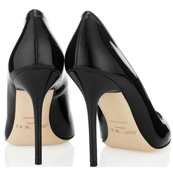 Pointed toe pumps in black patent leather